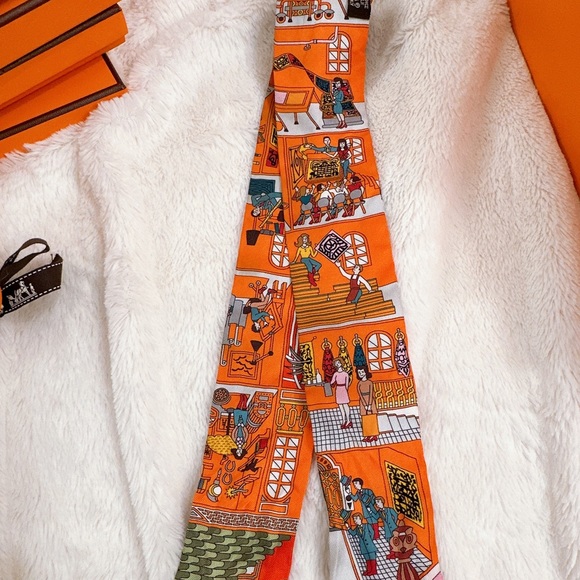 HERMES🧡 Twilly - La Maison des Carres - Picture 2 of 8